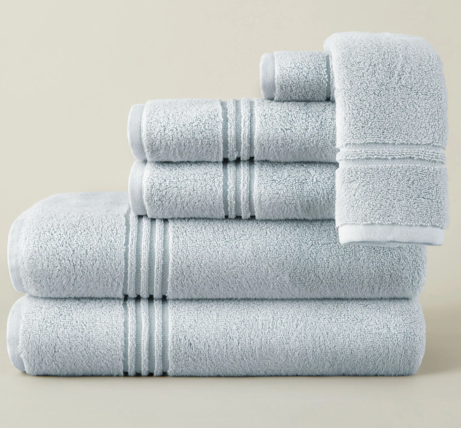 CHELSEA PLUSH BATH TOWEL