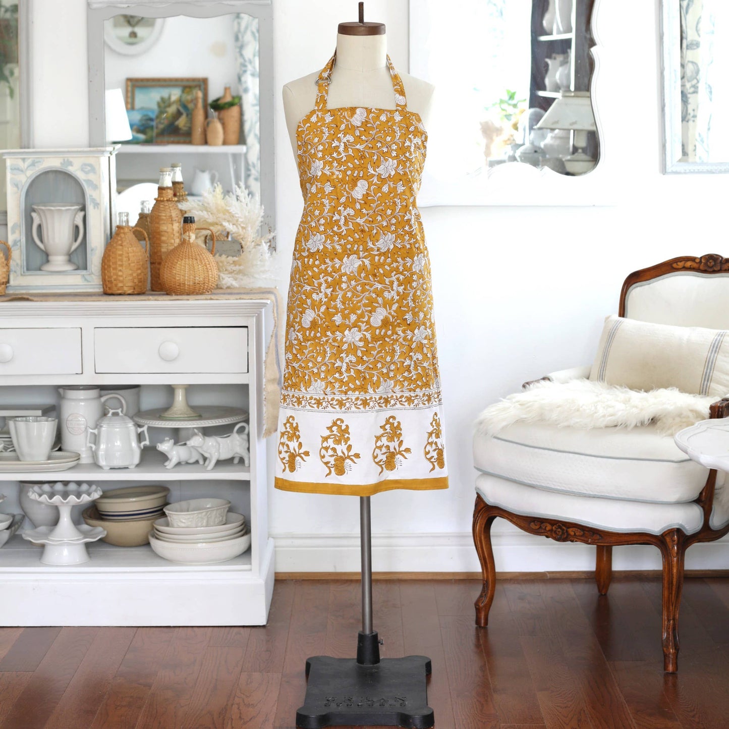 SAFFRON APRON - Product image highlighting color, material, and overall design