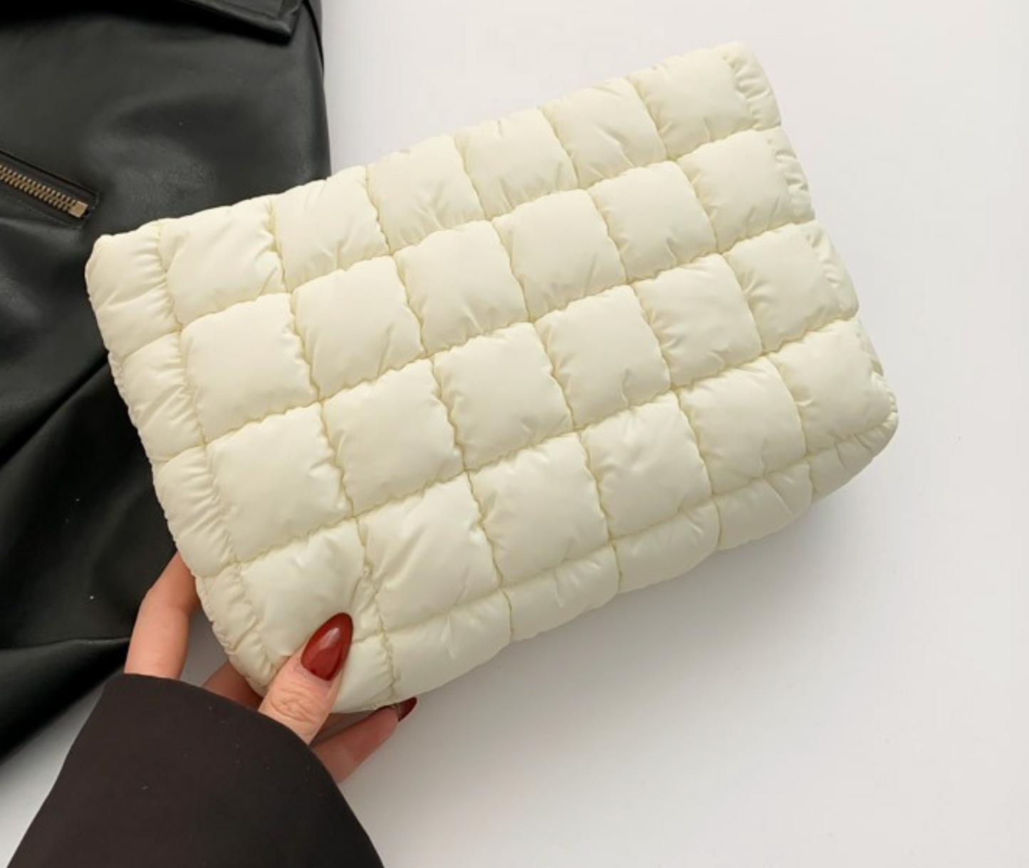 QUILTED PUFF TOILETRY BAG