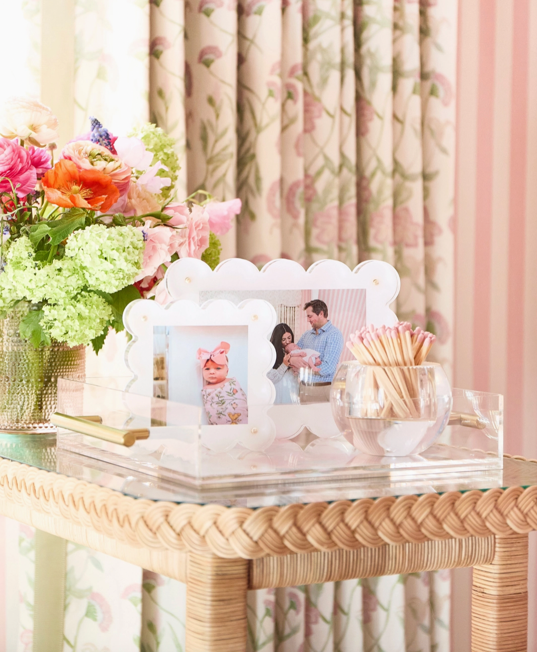 WHITE ACRYLIC PICTURE FRAME