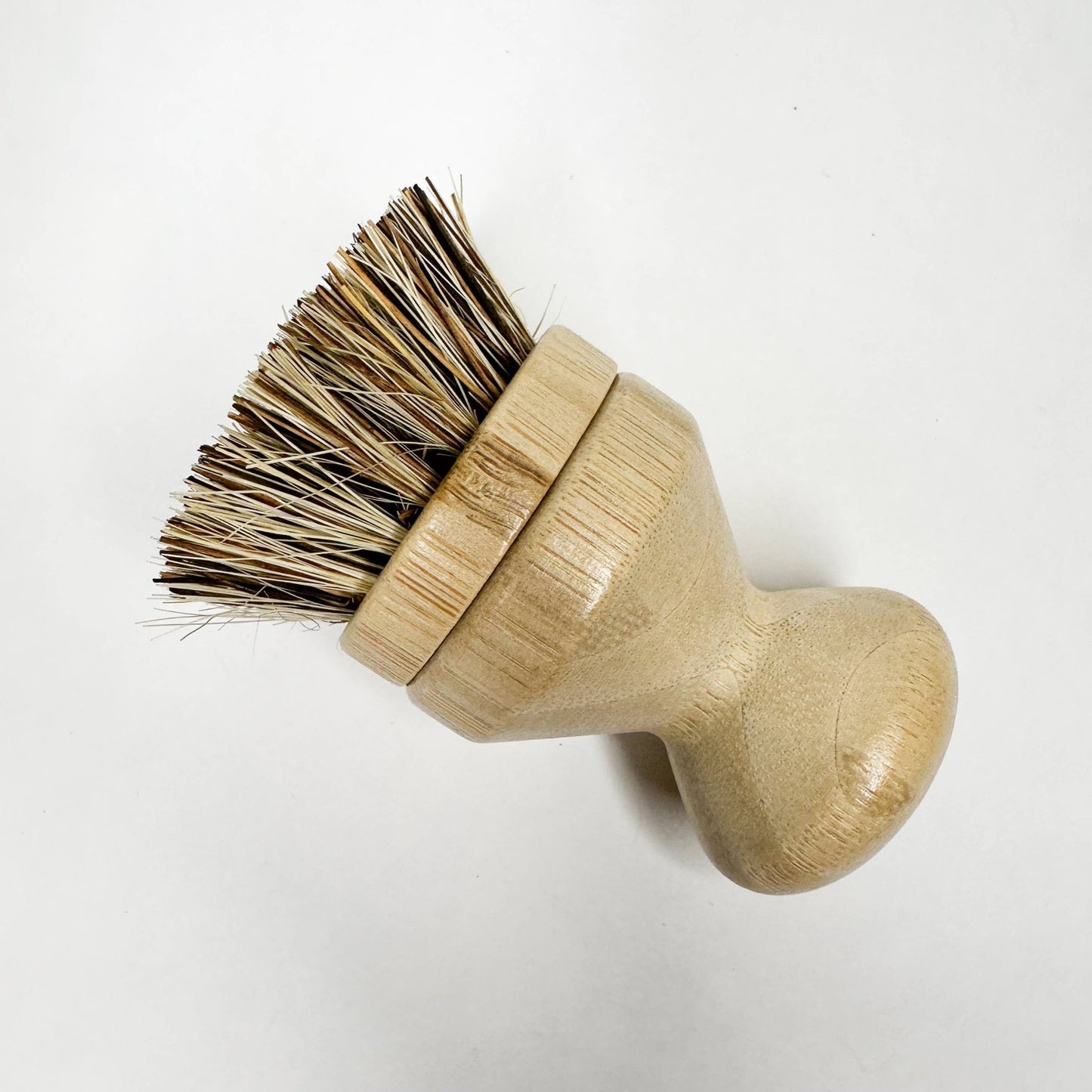 NATURAL BAMBOO + SISAL SAUCEPAN BRUSH - product image, short dish brush 