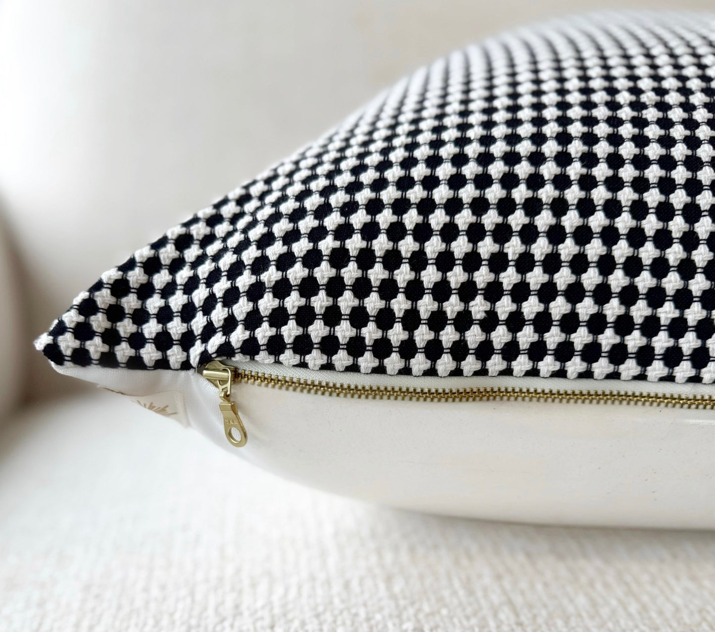 NILA PILLOW - Shannan Bower Home