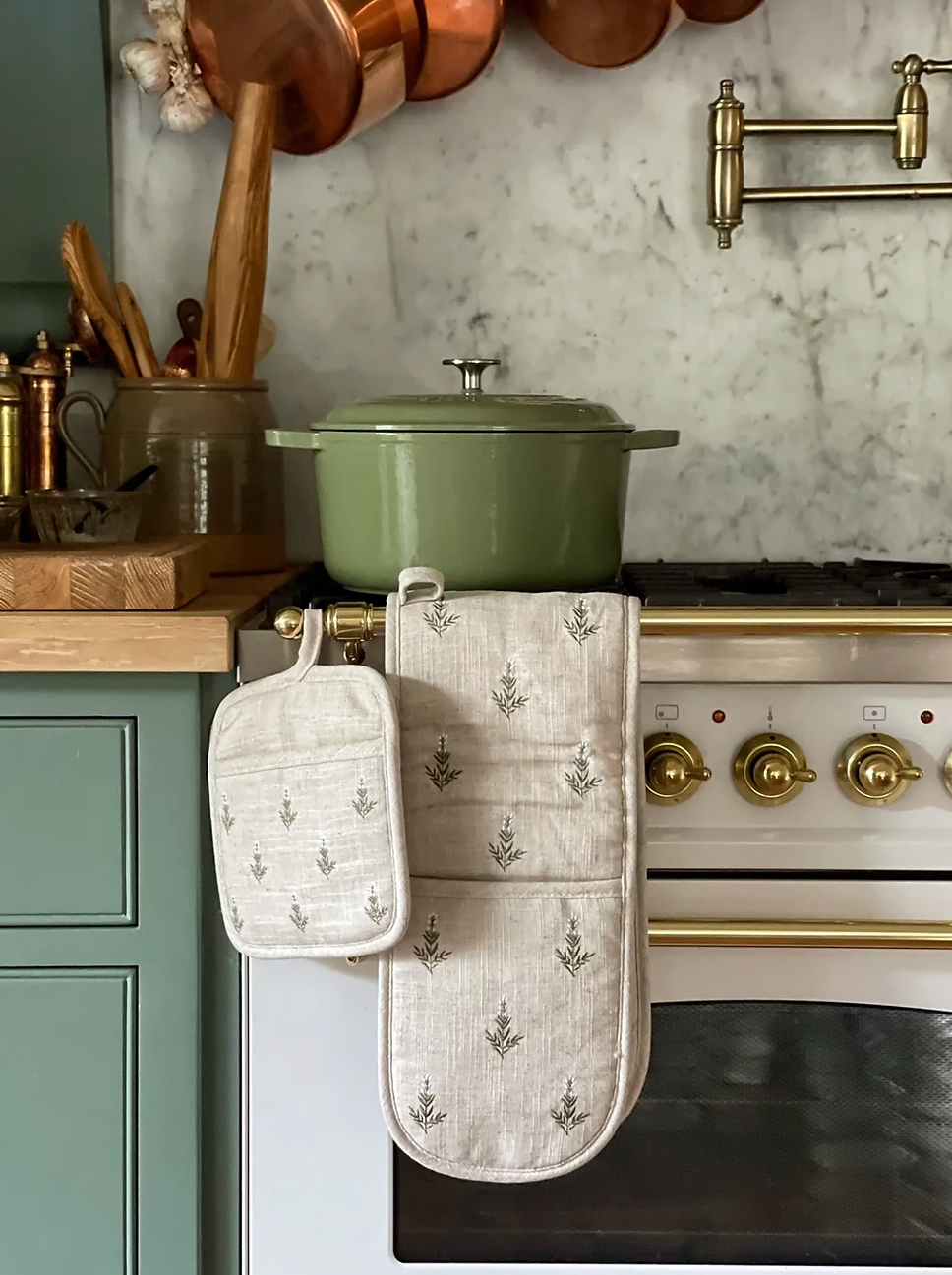 FLORAL EMBROIDERED FRENCH LINEN POT HOLDER