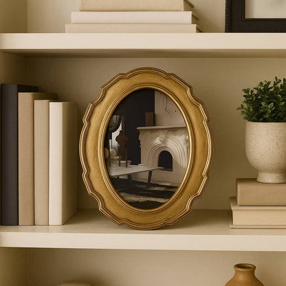 ROUND VINTAGE PICTURE FRAME product image highlighting color, material, and overall design