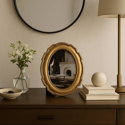 ROUND VINTAGE PICTURE FRAME product image highlighting color, material, and overall design