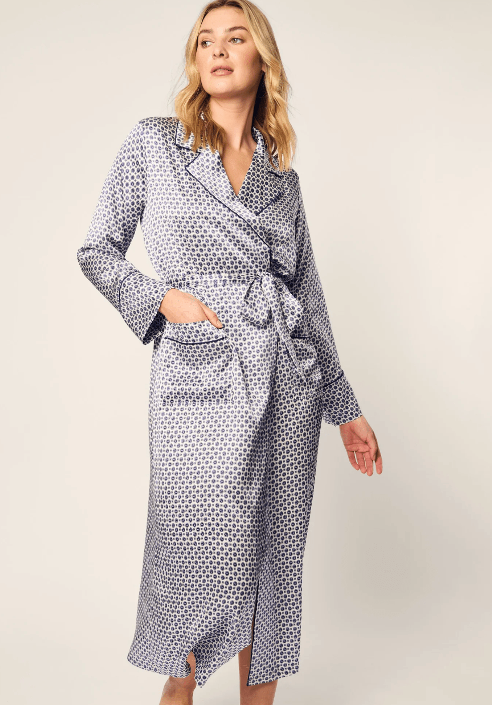 WOMEN'S SILK ROBE - Navy Foulard - Long, product image, texture